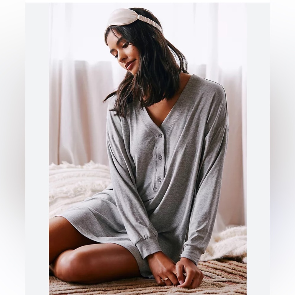Beyond Yoga Silver Featherweight Oversized Henley Long Sleeve Sleep Tunic XS